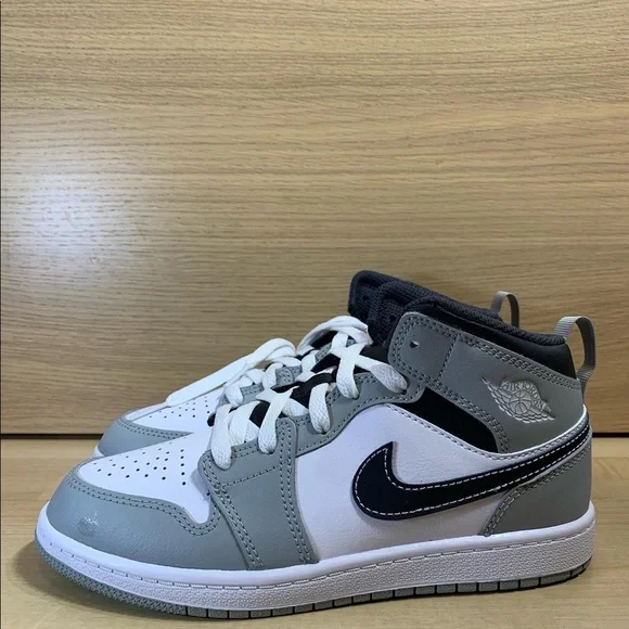 Jordan 1 Mid “Light Smoke Grey” - Picture 3 of 6